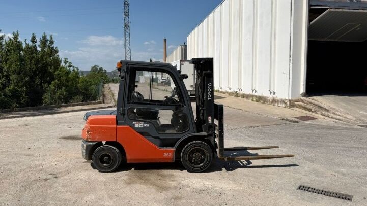 TOYOTA  02-8FDF30